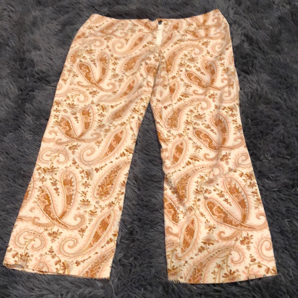 Express paisley size 3/4 capris